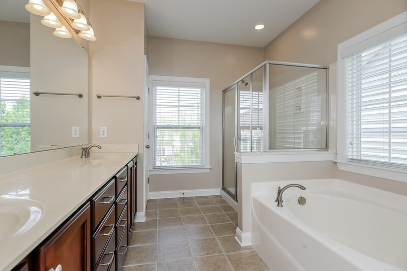 5,950/Mo, 8020 Whitehawk Hill Rd Waxhaw, NC 28173 Main Bathroom View