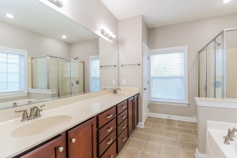 4,085/Mo, 8020 Whitehawk Hill Rd Waxhaw, NC 28173 Main Bathroom View