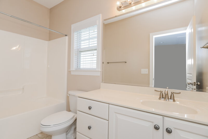 5,950/Mo, 8020 Whitehawk Hill Rd Waxhaw, NC 28173 Bathroom View