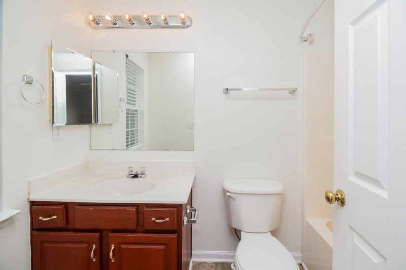 1,760/Mo, 1088 Meadowbrook Ln SW Concord, NC 28027 Main Bathroom View