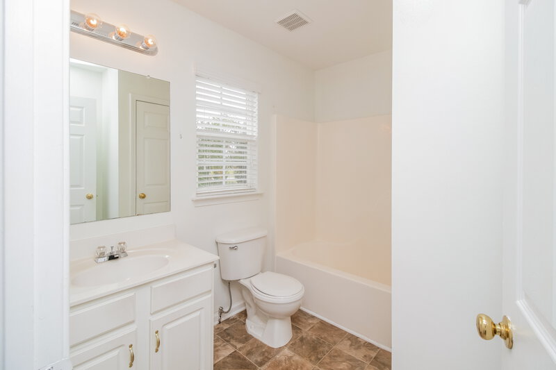 1,760/Mo, 1088 Meadowbrook Ln SW Concord, NC 28027 Bathroom View