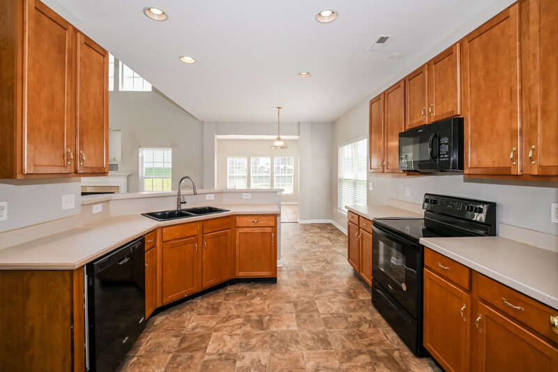 2,585/Mo, 7215 Hathaway Ct Harrisburg, NC 28075 Kitchen View