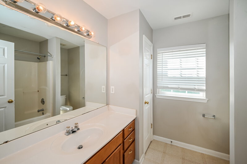 2,585/Mo, 7215 Hathaway Ct Harrisburg, NC 28075 Bathroom View