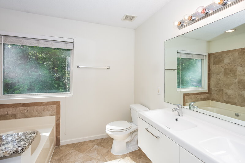 0/Mo, 7530 Wilkins Terrace Dr Charlotte, NC 28269 Main Bathroom View