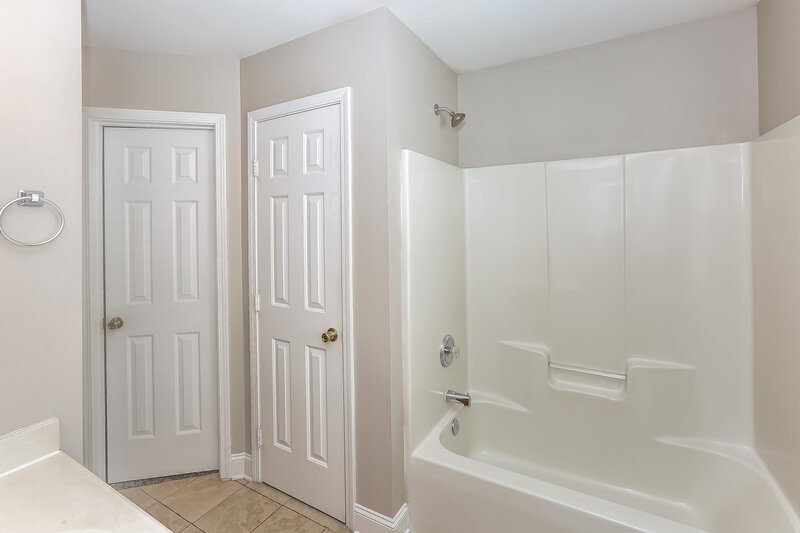 2,155/Mo, 9127 Swallow Tail Ln Charlotte, NC 28269 Main Bathroom View