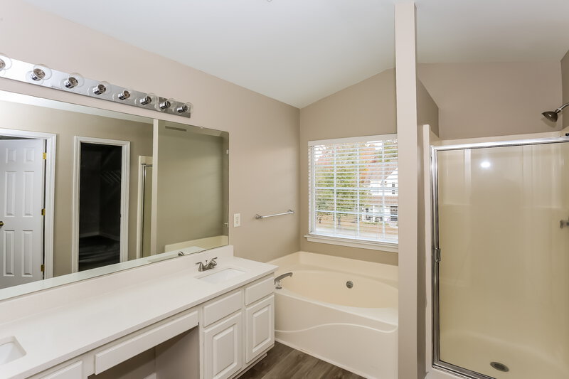 3,450/Mo, 4530 Sedgewood Ln Harrisburg, NC 28075 Main Bathroom View