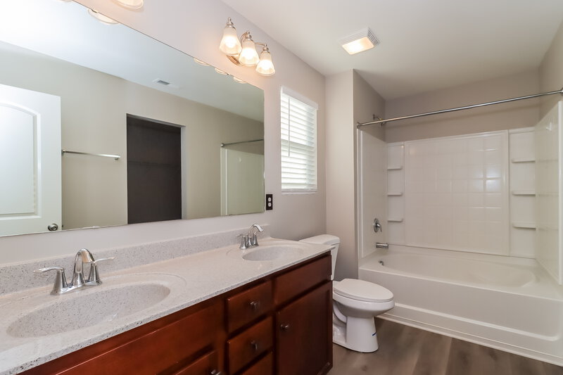 2,105/Mo, 715 Spencer Ln Kannapolis, NC 28081 Main Bathroom View