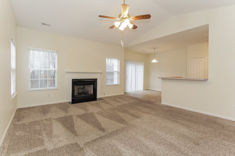 2,195/Mo, 9321 White Aspen Pl Charlotte, NC 28269 Living Room View 2