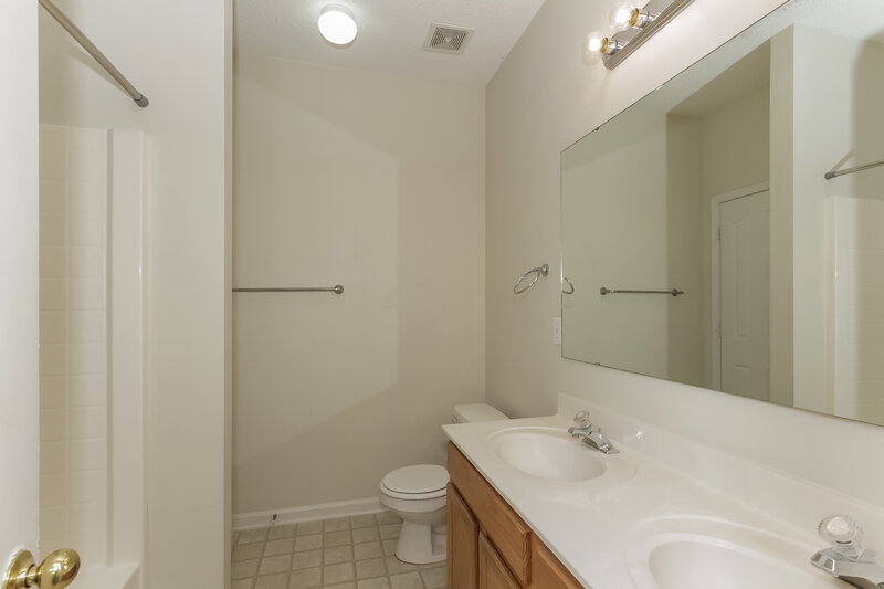 2,195/Mo, 9321 White Aspen Pl Charlotte, NC 28269 Main Bathroom View