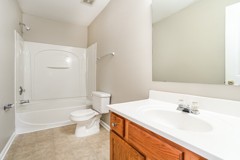 1,860/Mo, 1344 Bray Dr Charlotte, NC 28214 Main Bathroom View