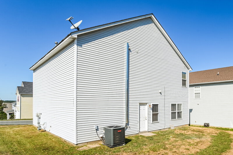 1,860/Mo, 1344 Bray Dr Charlotte, NC 28214 Rear View 2