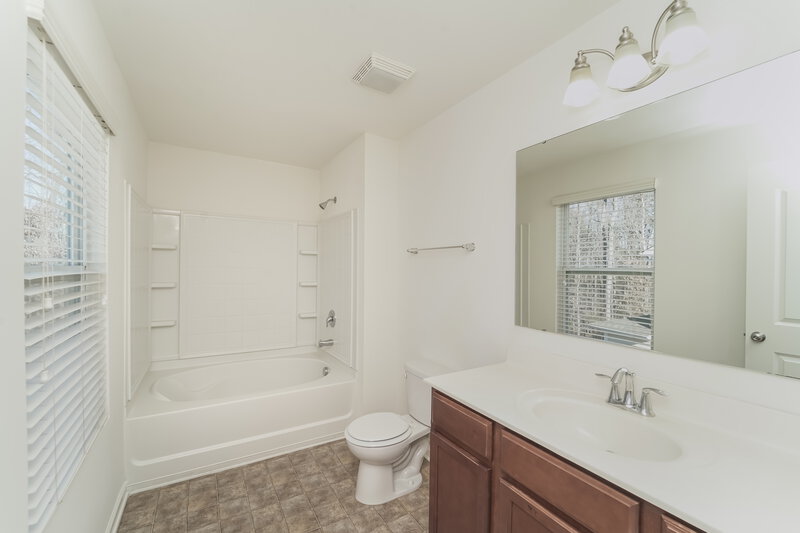 1,730/Mo, 5814 Ringneck Rd Charlotte, NC 28216 Main Bathroom View