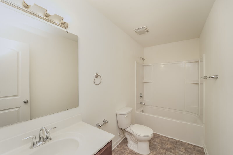 1,730/Mo, 5814 Ringneck Rd Charlotte, NC 28216 Bathroom View
