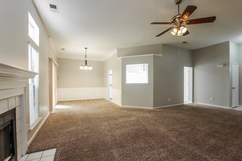 2,050/Mo, 14103 Southbridge Forest Dr Charlotte, NC 28273 Living Room View 2