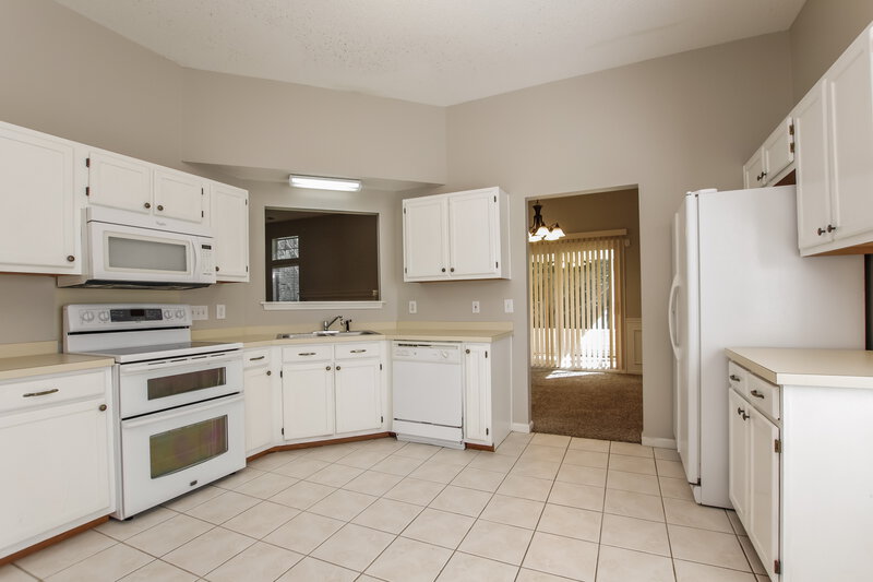 2,050/Mo, 14103 Southbridge Forest Dr Charlotte, NC 28273 Kitchen View