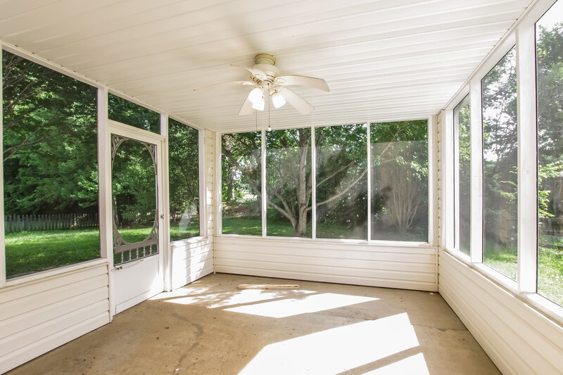 2,050/Mo, 14103 Southbridge Forest Dr Charlotte, NC 28273 Sun Room View