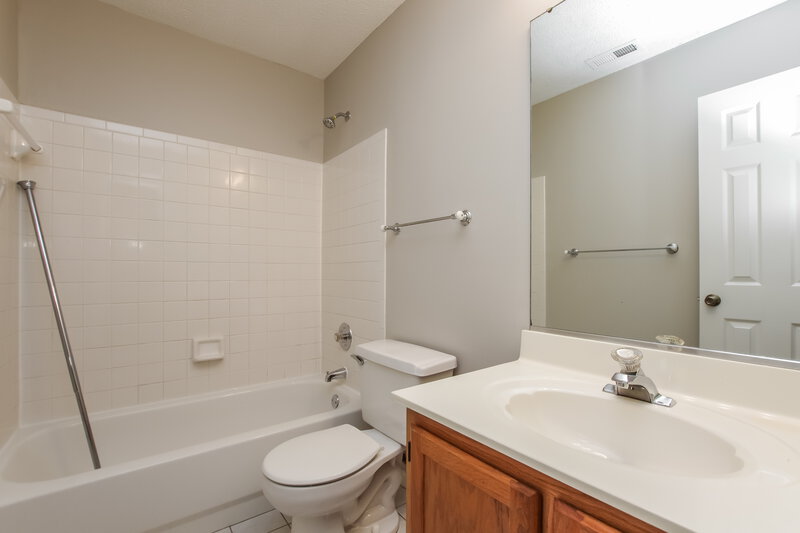 2,050/Mo, 14103 Southbridge Forest Dr Charlotte, NC 28273 Bathroom View