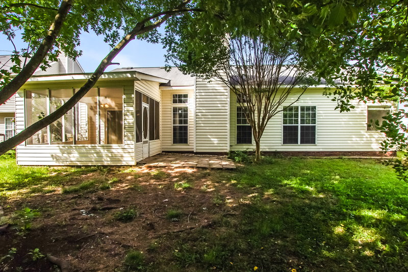 2,050/Mo, 14103 Southbridge Forest Dr Charlotte, NC 28273 Rear View