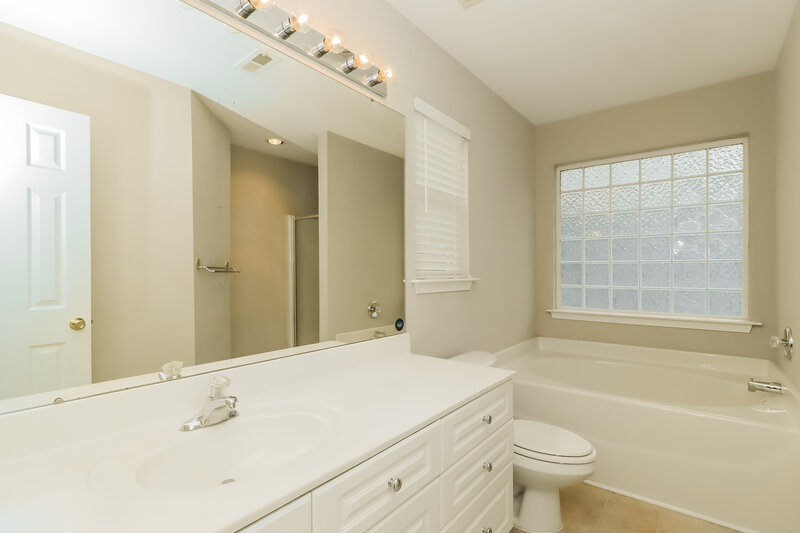 2,890/Mo, 8153 Rolling Meadows Ln Huntersville, NC 28078 Main Bathroom View