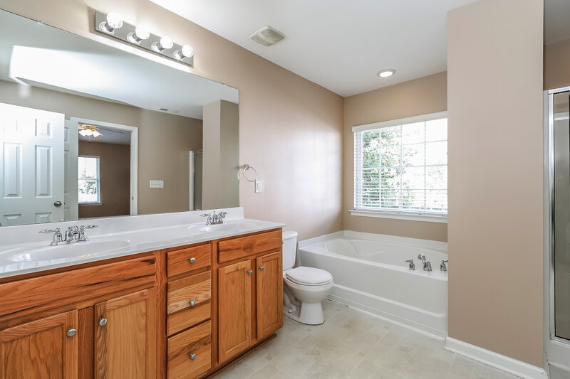 2,145/Mo, 722 Hope St Huntersville, NC 28078 Main Bathroom View