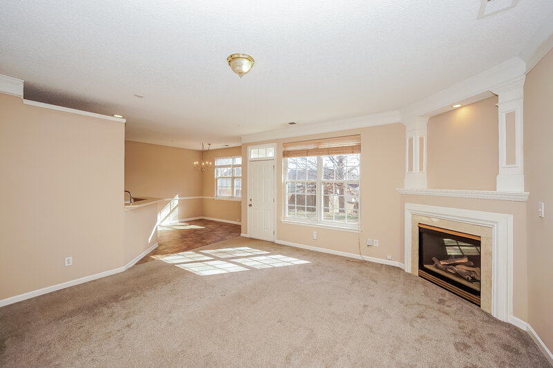 2,075/Mo, 12330 Summer Creek Ln Charlotte, NC 28269 Living Room View