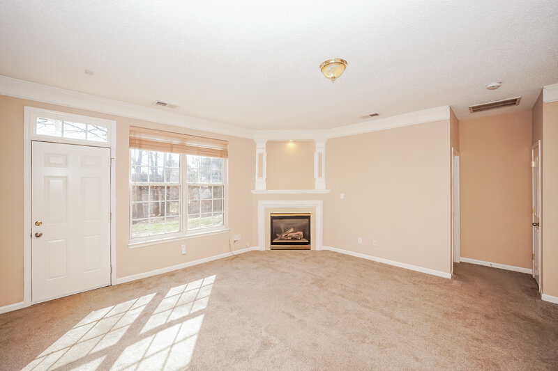 2,075/Mo, 12330 Summer Creek Ln Charlotte, NC 28269 Living Room View 2