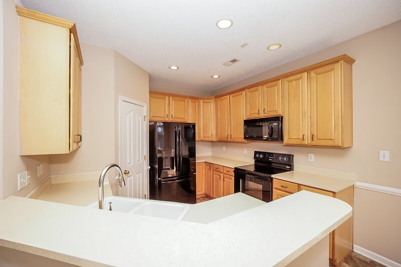 2,075/Mo, 12330 Summer Creek Ln Charlotte, NC 28269 Kitchen View