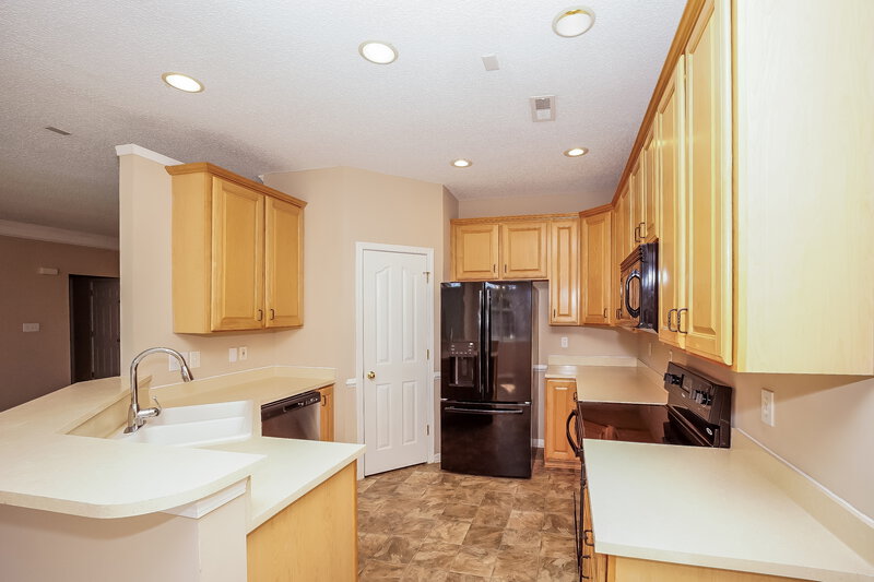 2,075/Mo, 12330 Summer Creek Ln Charlotte, NC 28269 Kitchen View 2