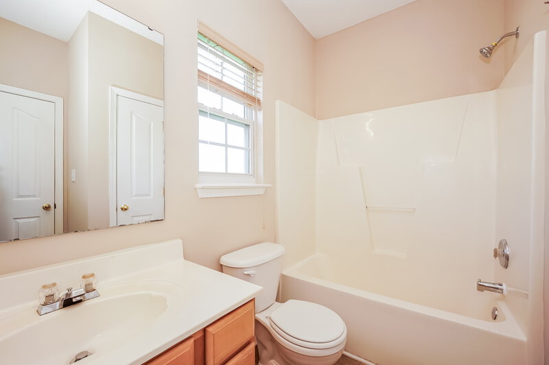 2,075/Mo, 12330 Summer Creek Ln Charlotte, NC 28269 Bathroom View