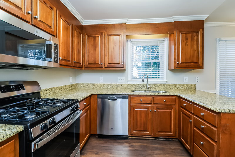 2,195/Mo, 4801 Bay Pines Ct Charlotte, NC 28269 Kitchen View