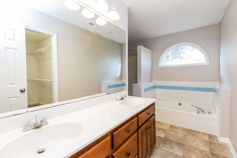 2,195/Mo, 4801 Bay Pines Ct Charlotte, NC 28269 Main Bathroom View