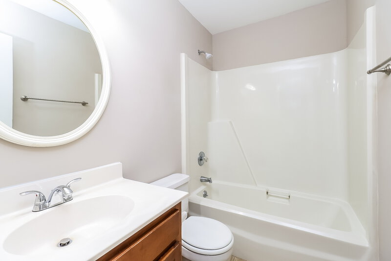 2,195/Mo, 4801 Bay Pines Ct Charlotte, NC 28269 Bathroom View