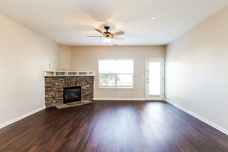 1,890/Mo, 10926 Slalom Hill Rd Charlotte, NC 28278 Living Room View