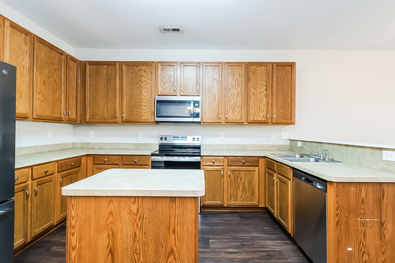 1,890/Mo, 10926 Slalom Hill Rd Charlotte, NC 28278 Kitchen View