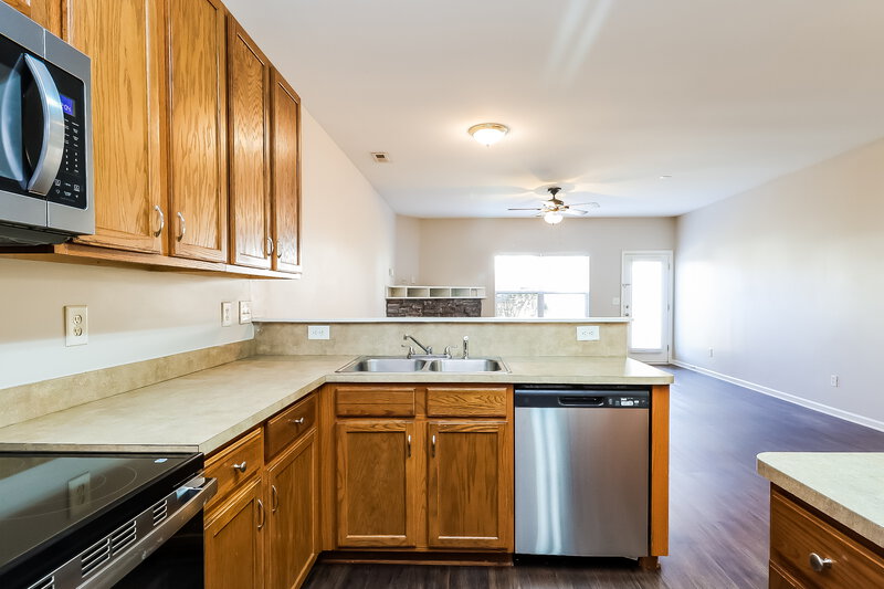 1,890/Mo, 10926 Slalom Hill Rd Charlotte, NC 28278 Kitchen View 2