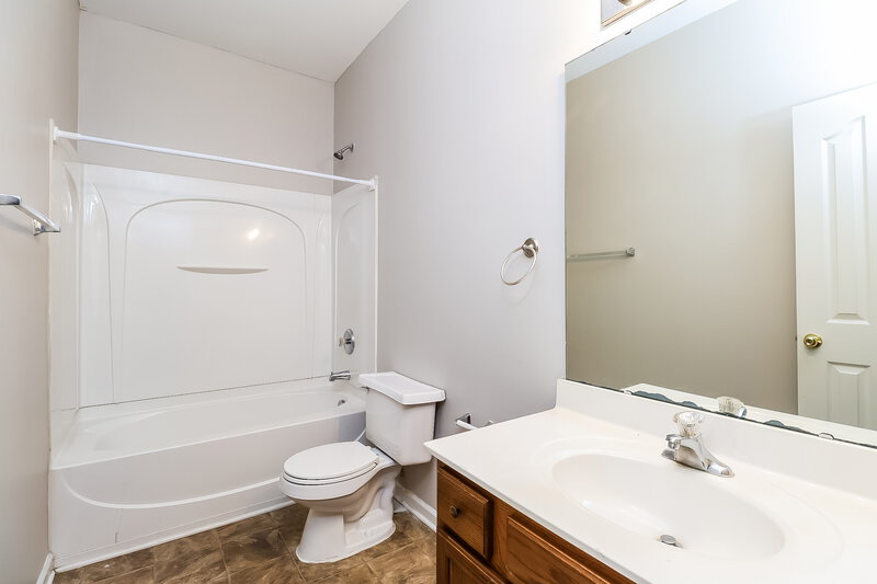 1,890/Mo, 10926 Slalom Hill Rd Charlotte, NC 28278 Bathroom View