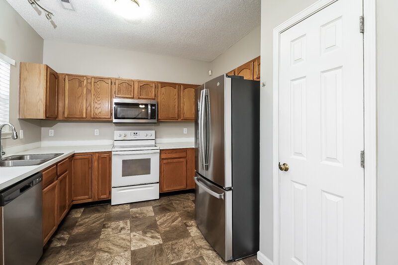 1,925/Mo, 8914 Clifton Meadow Dr Matthews, NC 28105 Kitchen View 2