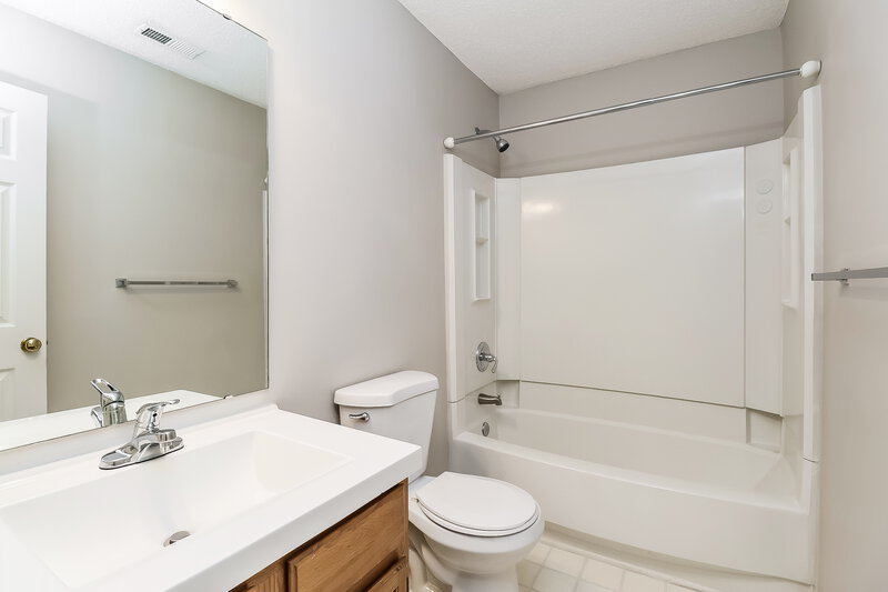 1,925/Mo, 8914 Clifton Meadow Dr Matthews, NC 28105 Bathroom View 2