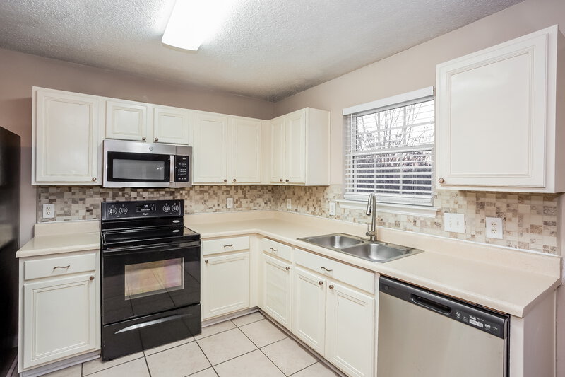 1,805/Mo, 10520 Pickerel Ln Charlotte, NC 28213 Kitchen View