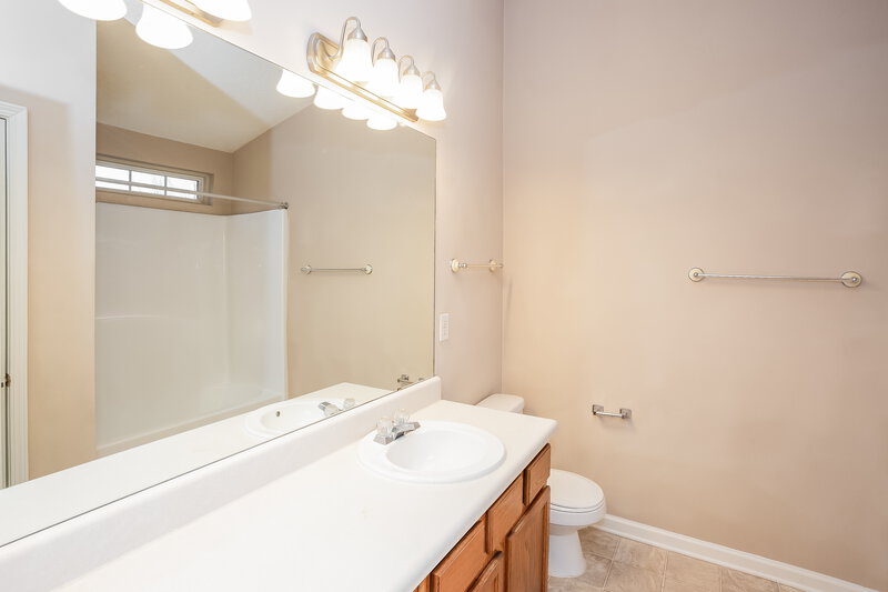 1,805/Mo, 10520 Pickerel Ln Charlotte, NC 28213 Main Bathroom View