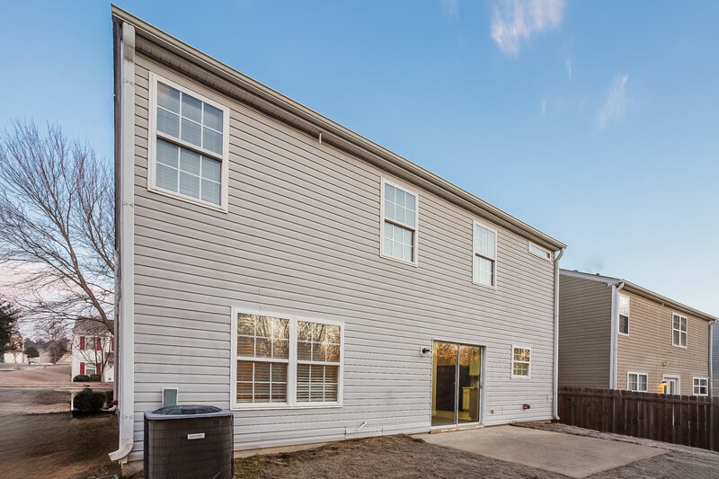 1,805/Mo, 10520 Pickerel Ln Charlotte, NC 28213 Rear View 2