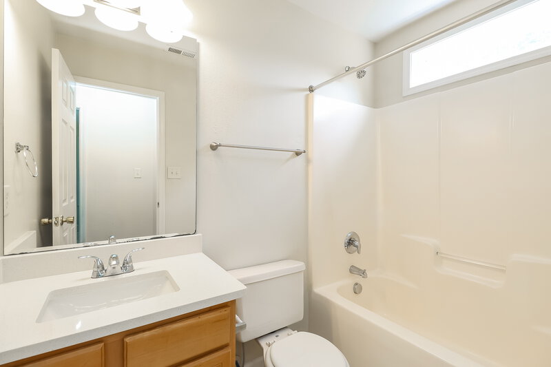 2,280/Mo, 13515 Stones Landing St Charlotte, NC 28278 Main Bathroom View 2