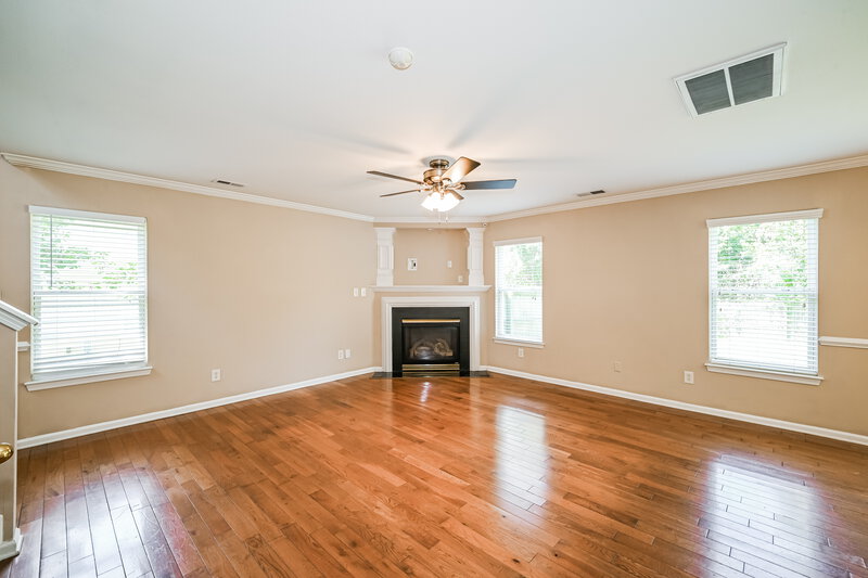 2,015/Mo, 4025 Dover Downs Dr Charlotte, NC 28216 Living Room View