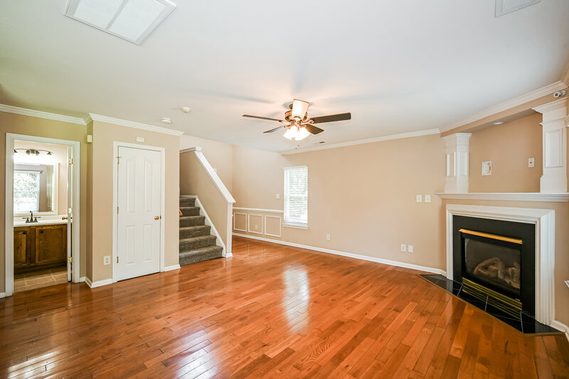 2,015/Mo, 4025 Dover Downs Dr Charlotte, NC 28216 Living Room View 2