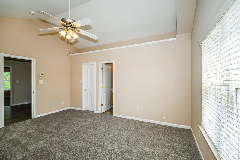 2,015/Mo, 4025 Dover Downs Dr Charlotte, NC 28216 Main Bedroom View 2