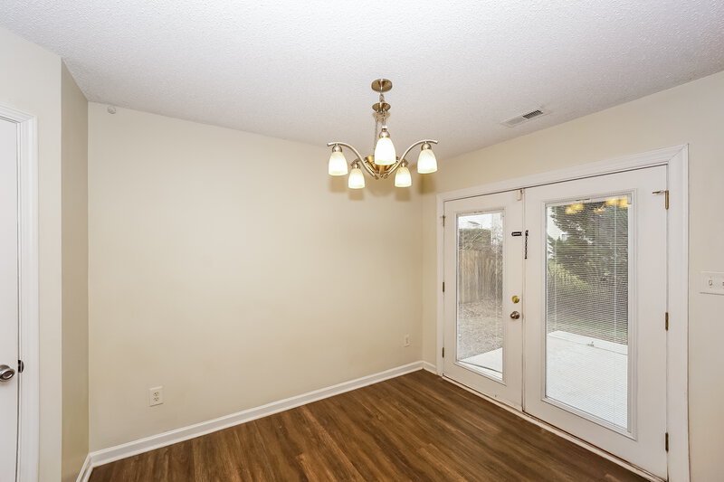 2,040/Mo, 1317 Crestfield Ct Charlotte, NC 28269 Dining Room View 2