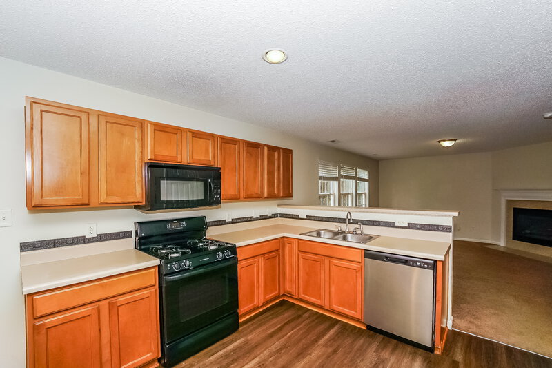 2,040/Mo, 1317 Crestfield Ct Charlotte, NC 28269 Kitchen View