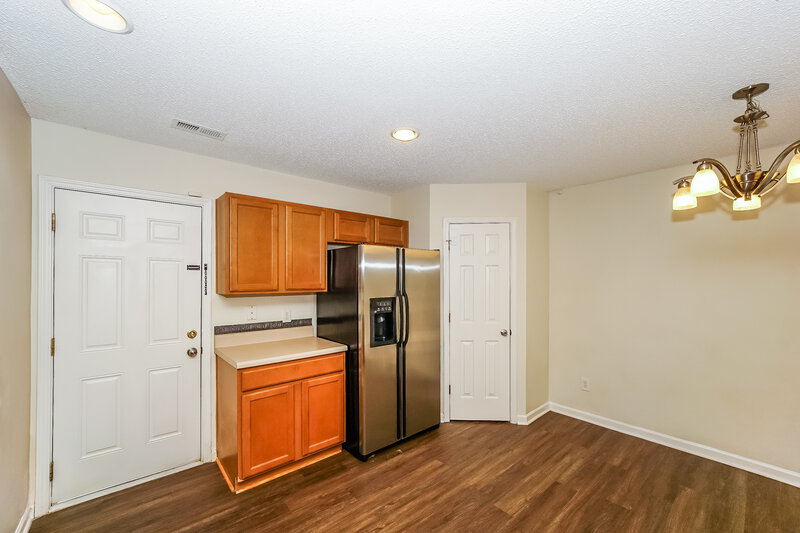 2,040/Mo, 1317 Crestfield Ct Charlotte, NC 28269 Kitchen View 2