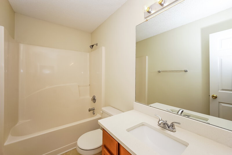 2,040/Mo, 1317 Crestfield Ct Charlotte, NC 28269 Bathroom View