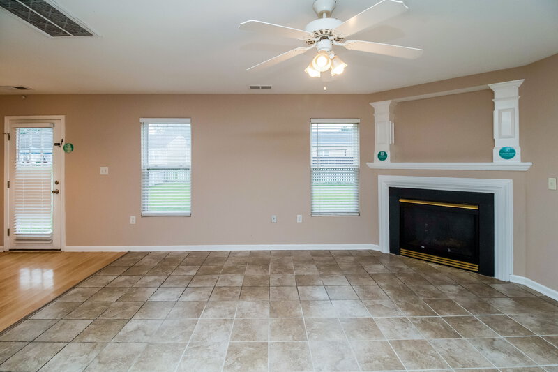 1,890/Mo, 10021 Green Hedge Ave Charlotte, NC 28269 Living Room View